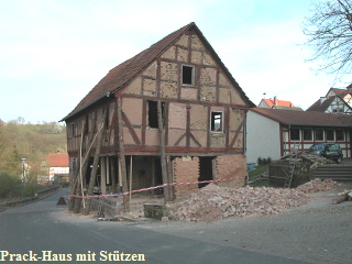 Prack-Haus mit Stützen